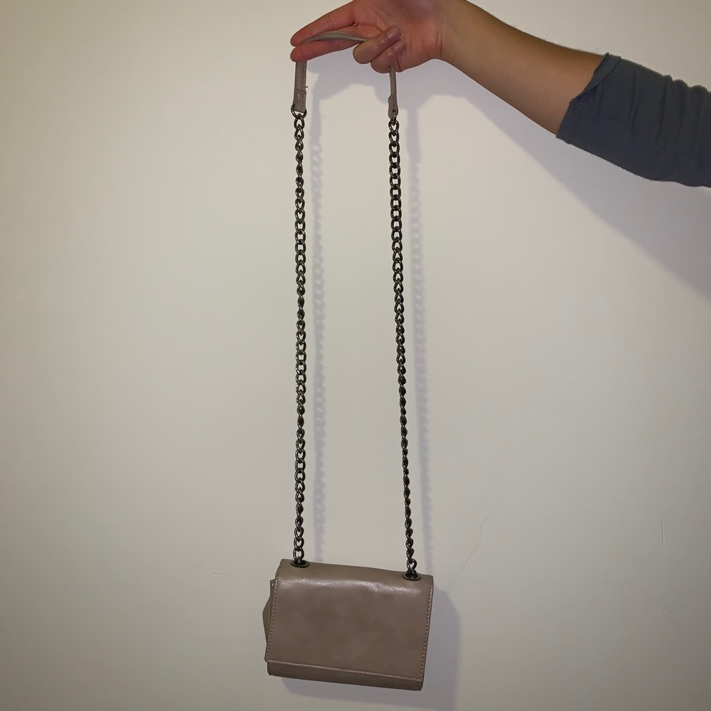 Chain cross body